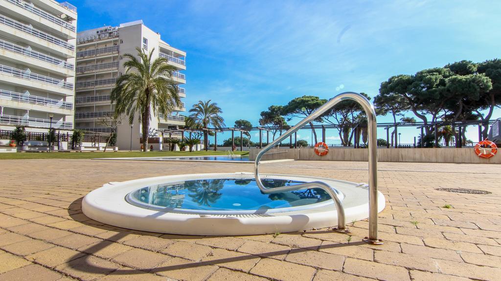 Beachfront Apartment With Pool And Garden S Abanell Blanes Zewnętrze zdjęcie