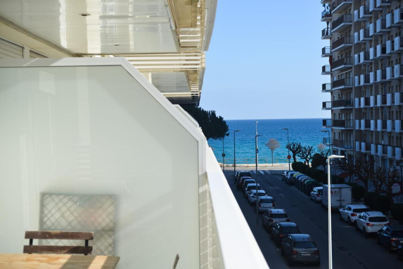 Beachfront Apartment With Pool And Garden S Abanell Blanes Zewnętrze zdjęcie