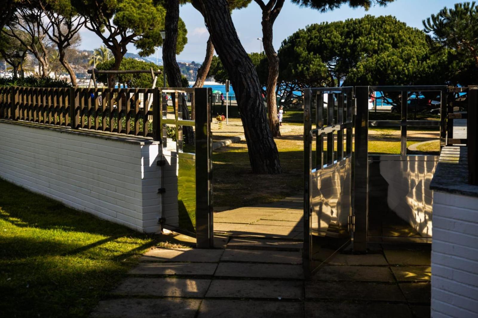 Beachfront Apartment With Pool And Garden S Abanell Blanes Zewnętrze zdjęcie