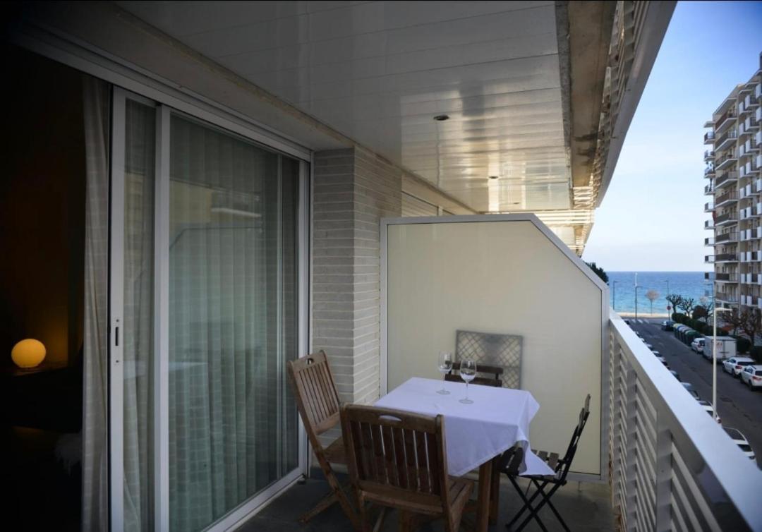 Beachfront Apartment With Pool And Garden S Abanell Blanes Zewnętrze zdjęcie